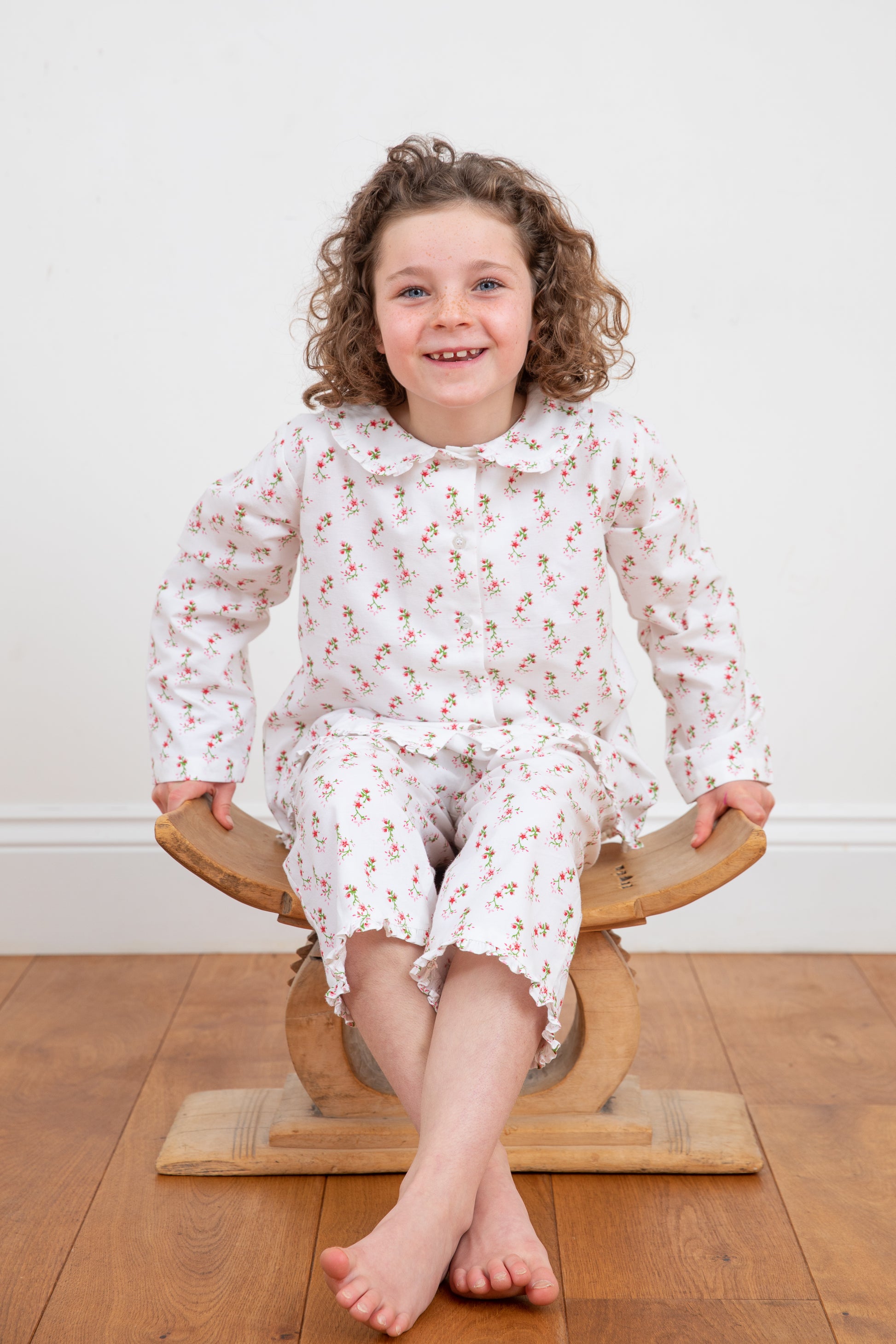 Children's pyjamas in a classic floral print on pure white cotton